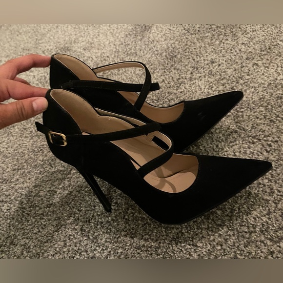Black pointed toe heel - Picture 3 of 4